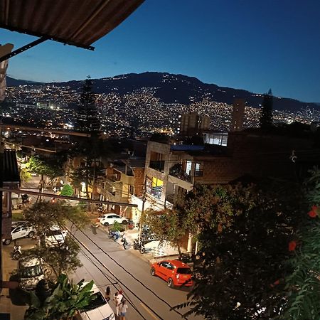 Campo Valdes Park Hostel Medellin Bagian luar foto