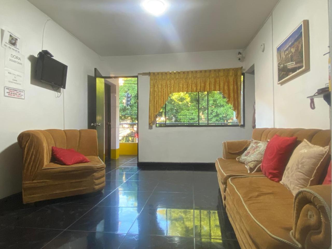 Campo Valdes Park Hostel Medellin Bagian luar foto