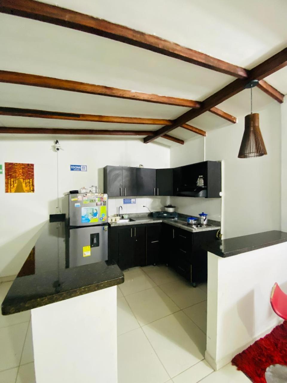 Campo Valdes Park Hostel Medellin Bagian luar foto