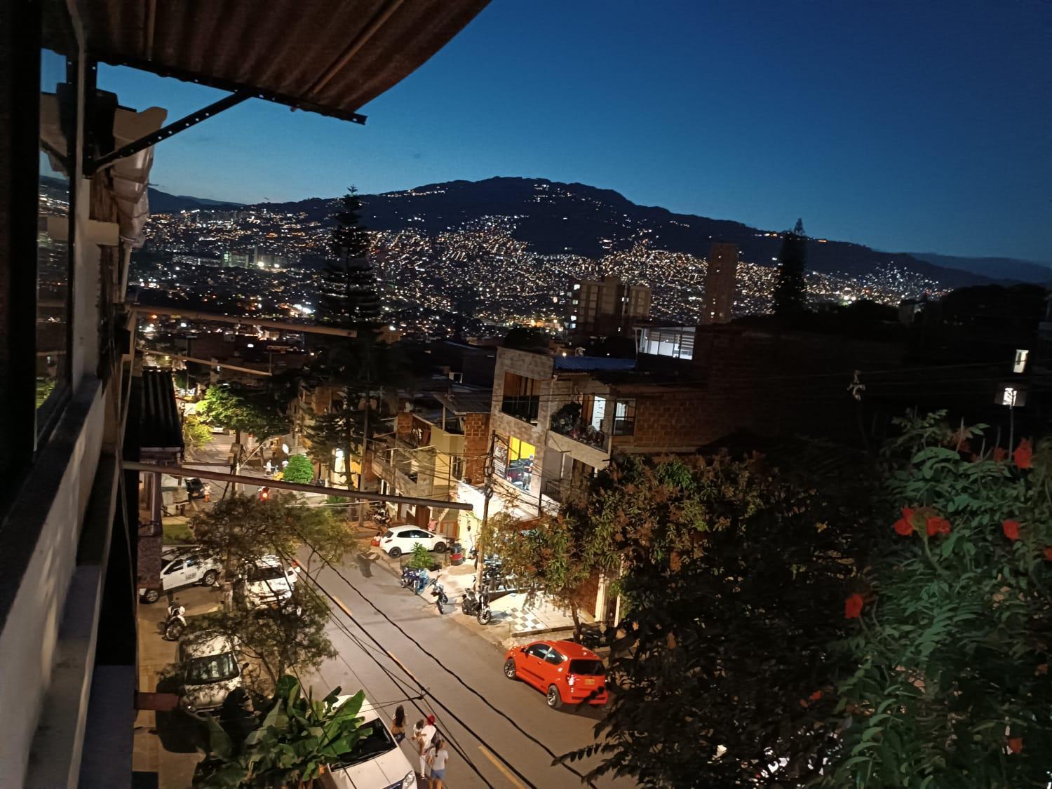 Campo Valdes Park Hostel Medellin Bagian luar foto