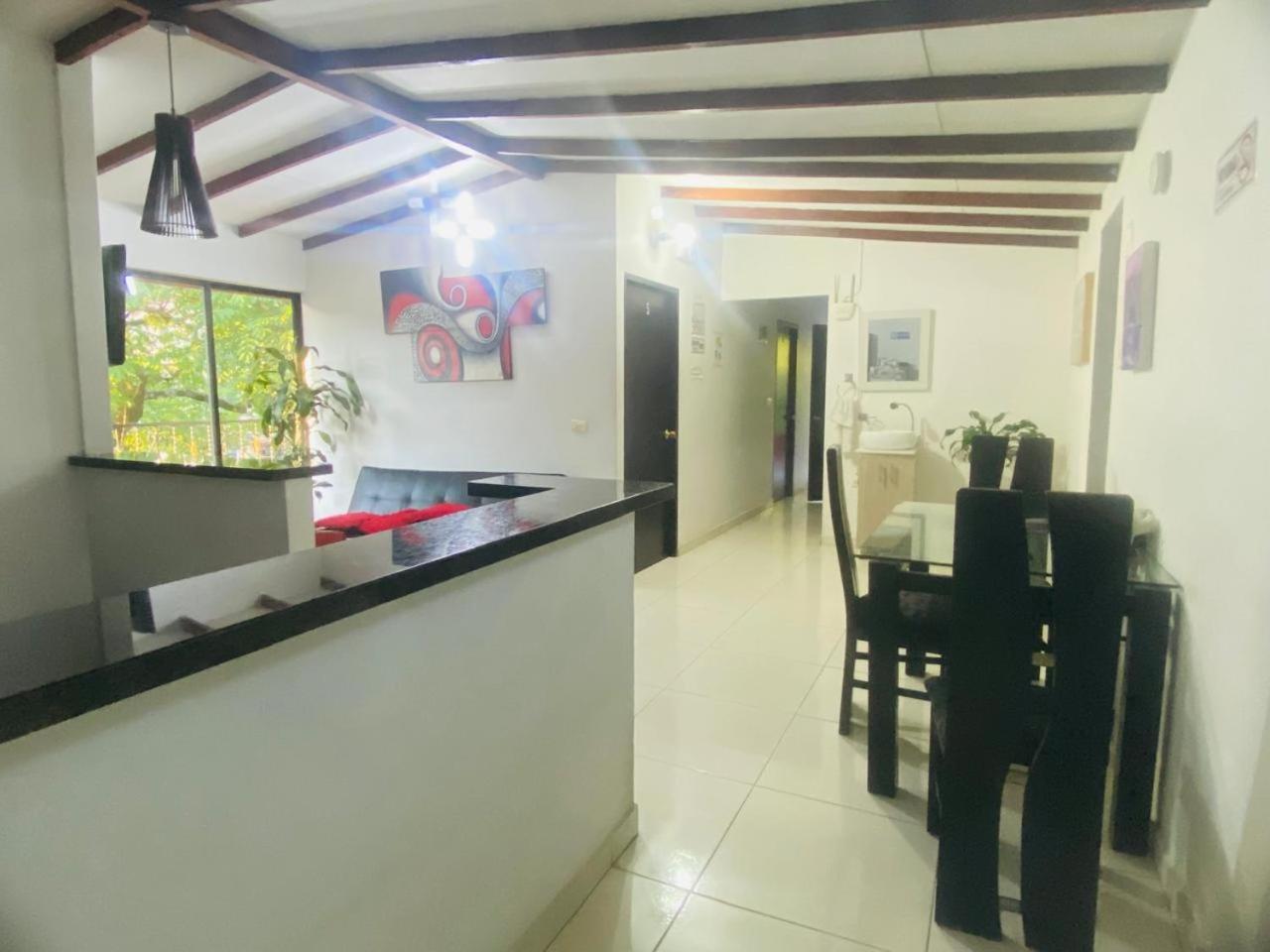 Campo Valdes Park Hostel Medellin Bagian luar foto