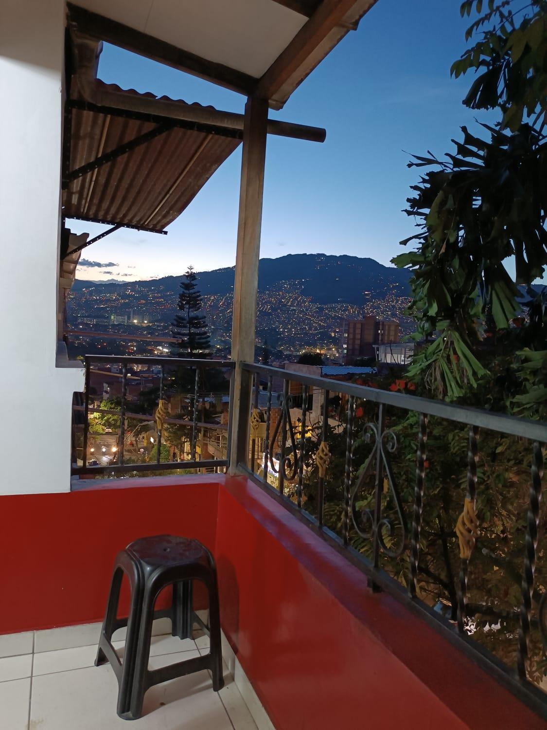 Campo Valdes Park Hostel Medellin Bagian luar foto