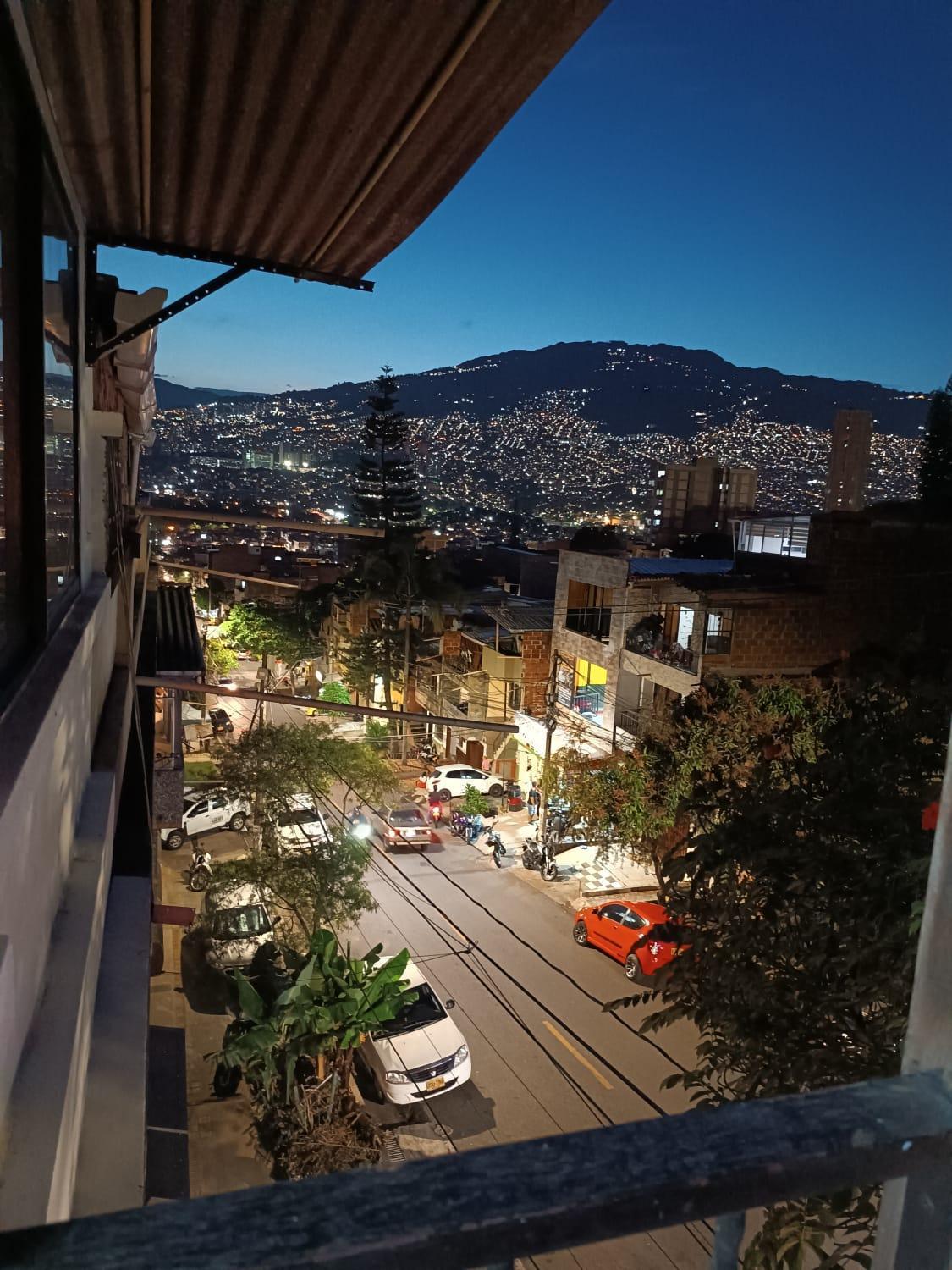 Campo Valdes Park Hostel Medellin Bagian luar foto
