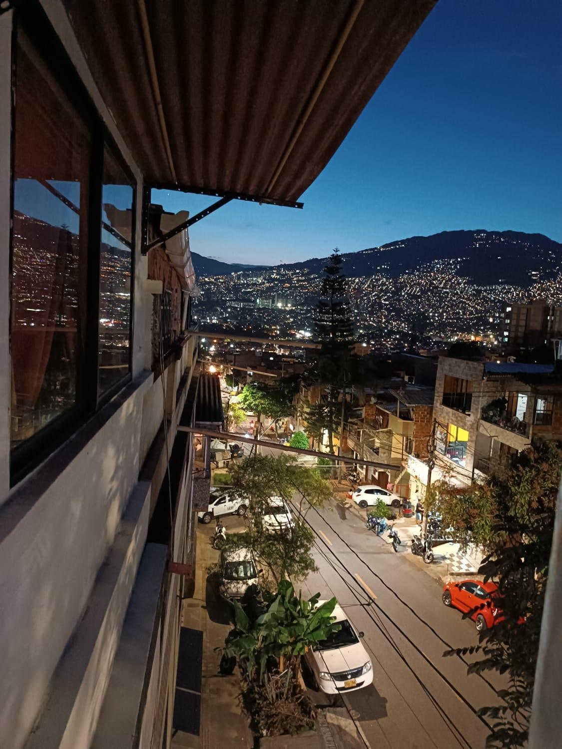 Campo Valdes Park Hostel Medellin Bagian luar foto