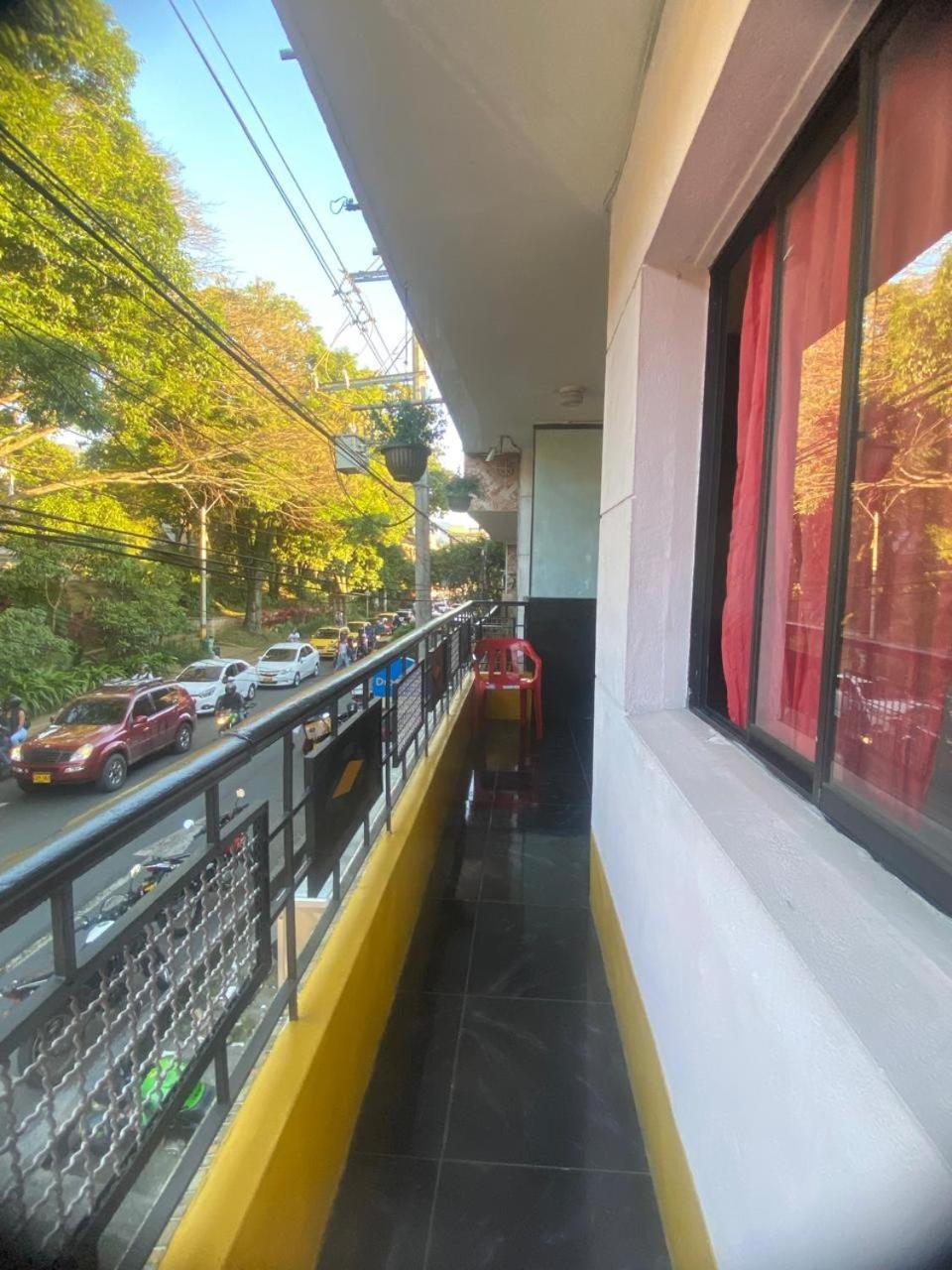 Campo Valdes Park Hostel Medellin Bagian luar foto