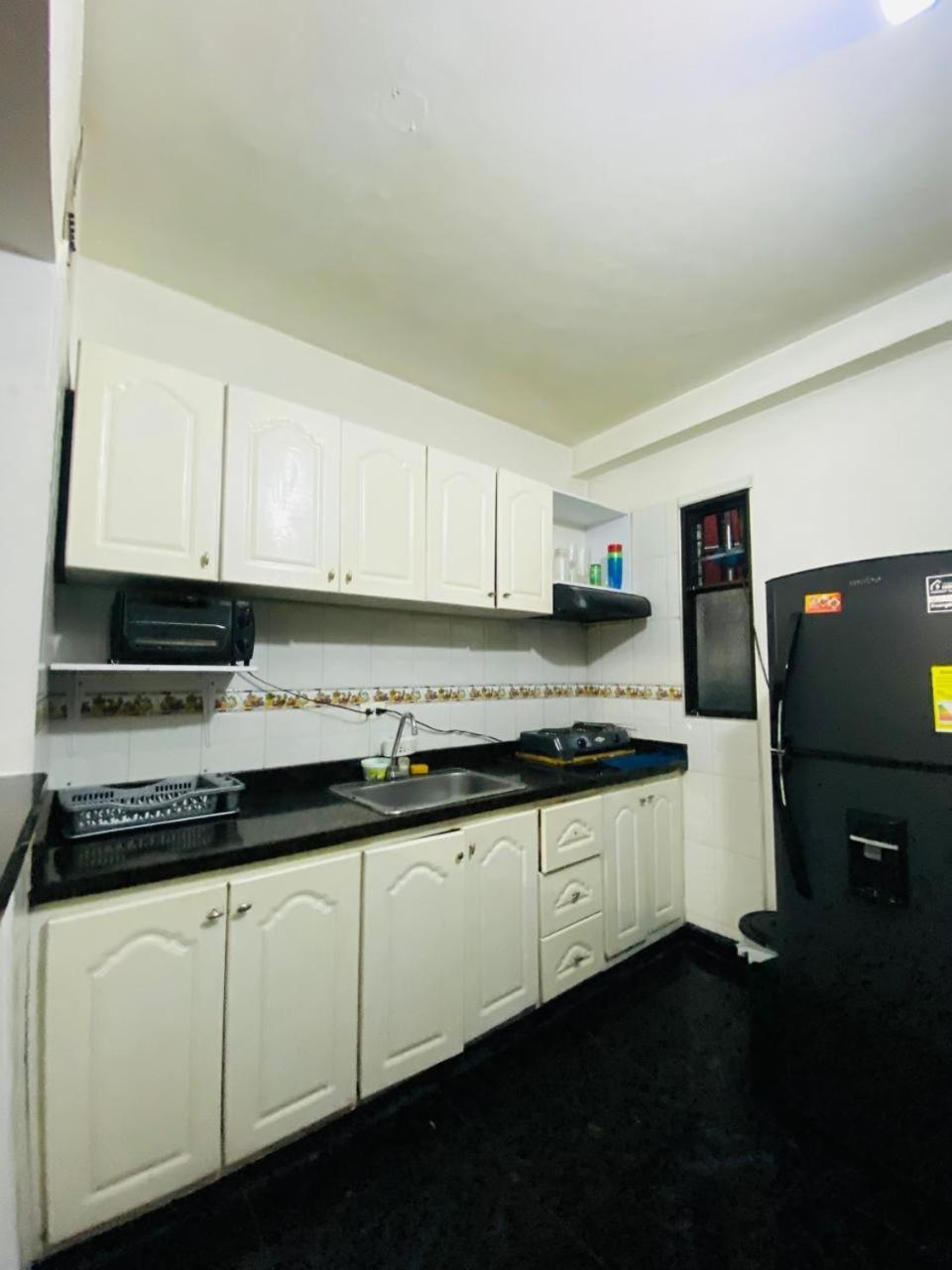 Campo Valdes Park Hostel Medellin Bagian luar foto