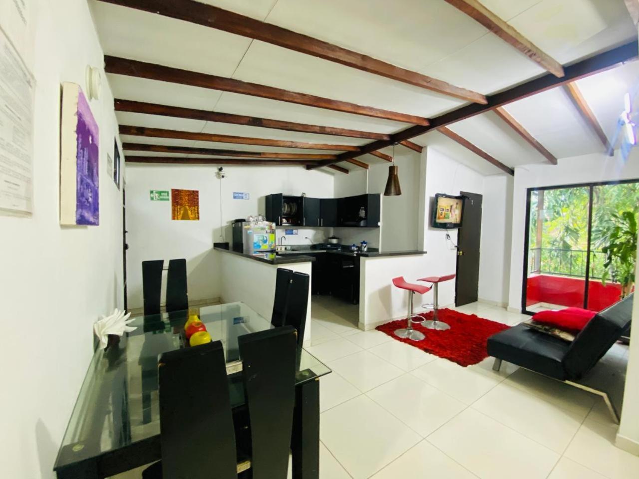 Campo Valdes Park Hostel Medellin Bagian luar foto