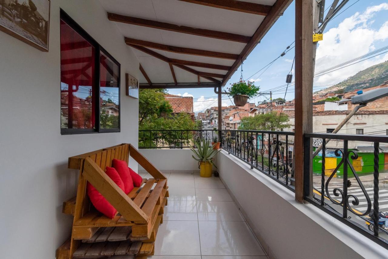 Campo Valdes Park Hostel Medellin Bagian luar foto