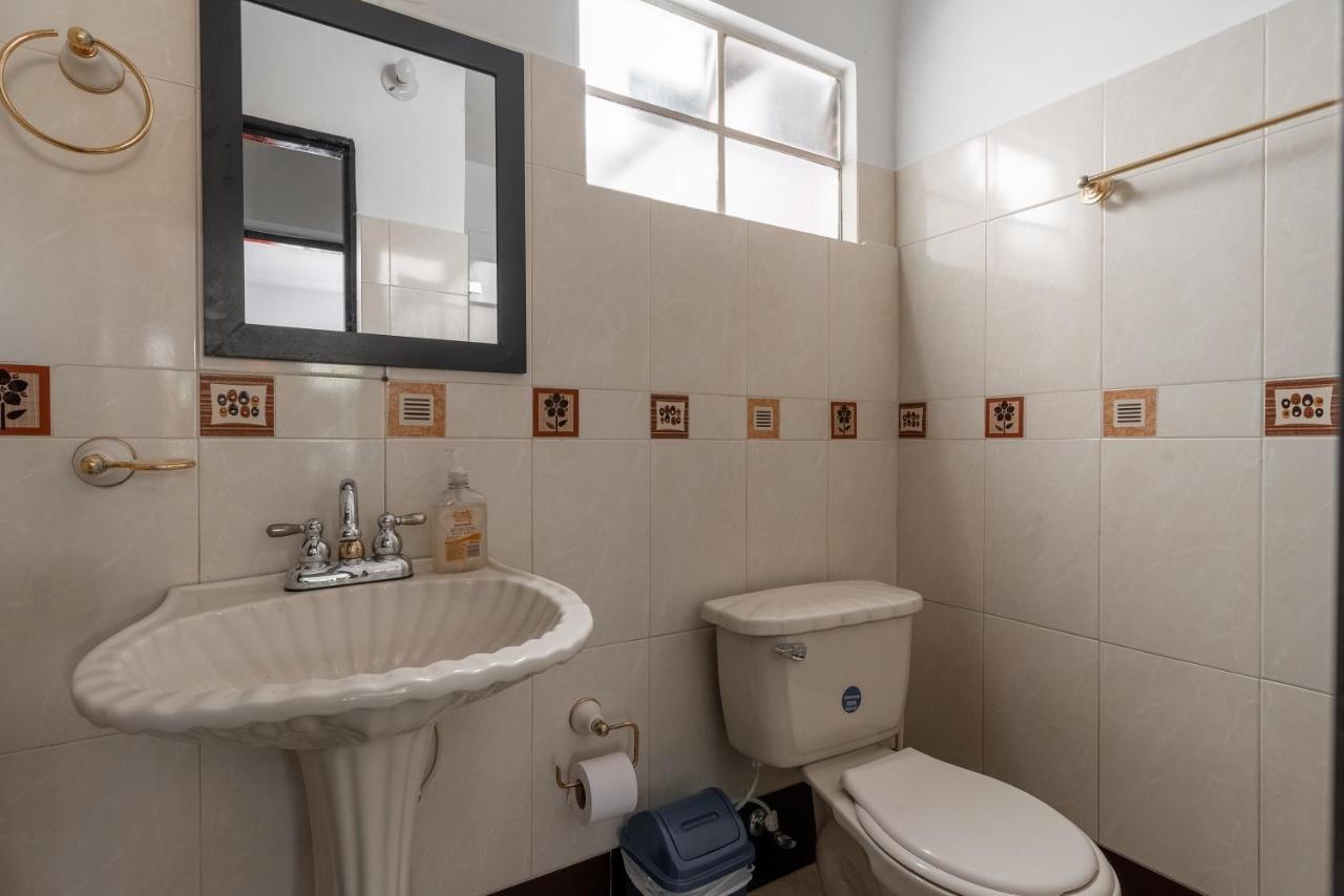 Campo Valdes Park Hostel Medellin Bagian luar foto
