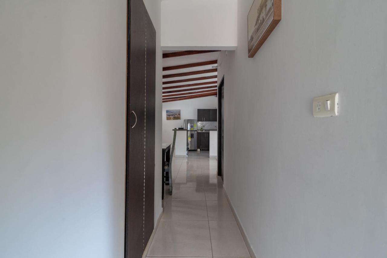 Campo Valdes Park Hostel Medellin Bagian luar foto