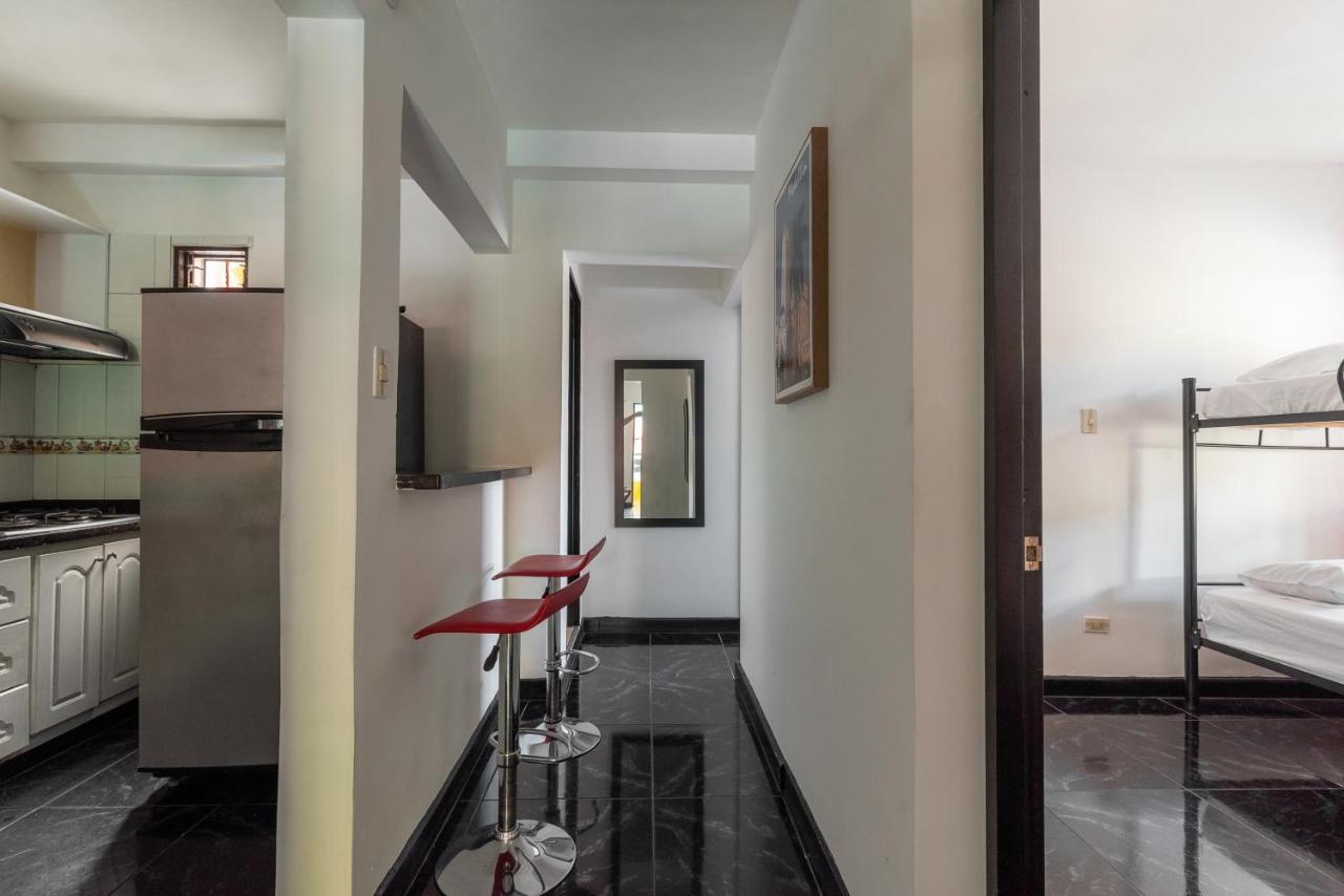 Campo Valdes Park Hostel Medellin Bagian luar foto
