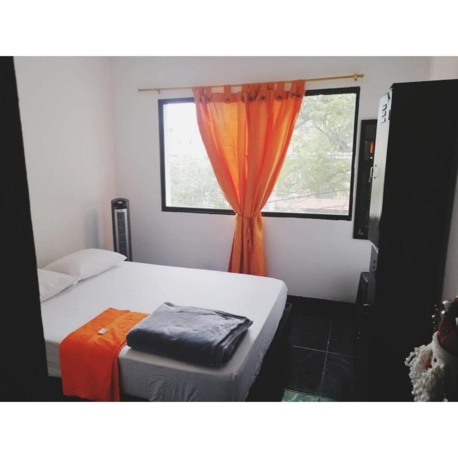 Campo Valdes Park Hostel Medellin Bagian luar foto